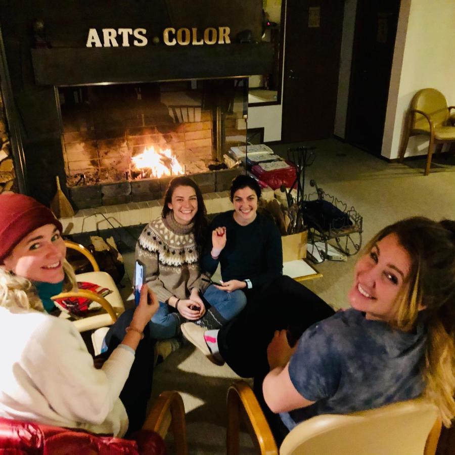 Lodge Appi Arts Color